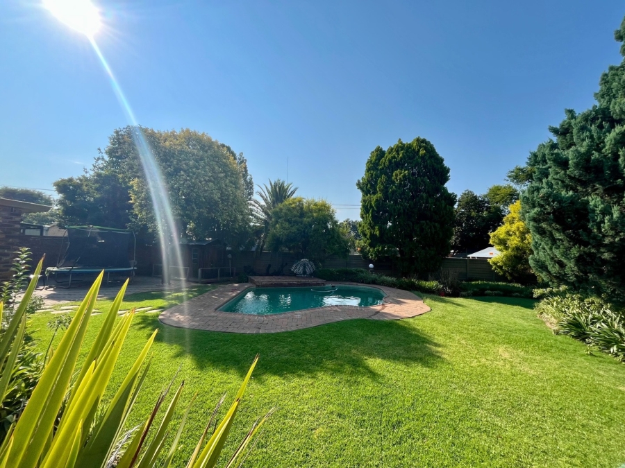 3 Bedroom Property for Sale in Flamwood North West